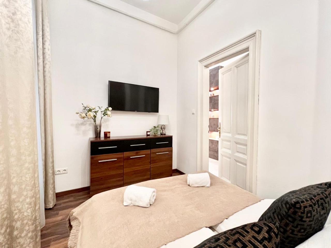 Discover Your Budapest Retreat-Walk To Parliament מראה חיצוני תמונה